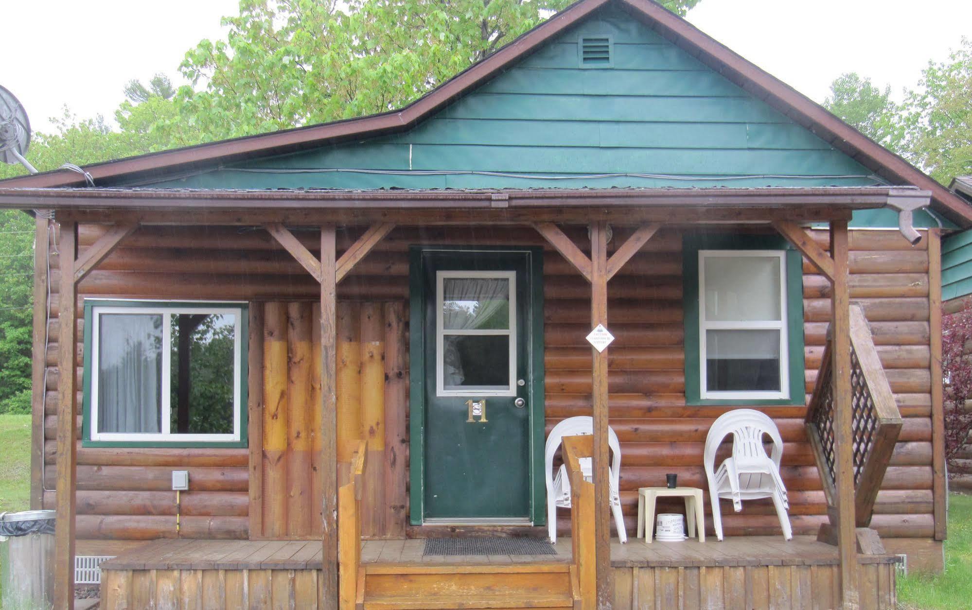 Spectacle Lake Lodge Bancroft Exterior foto